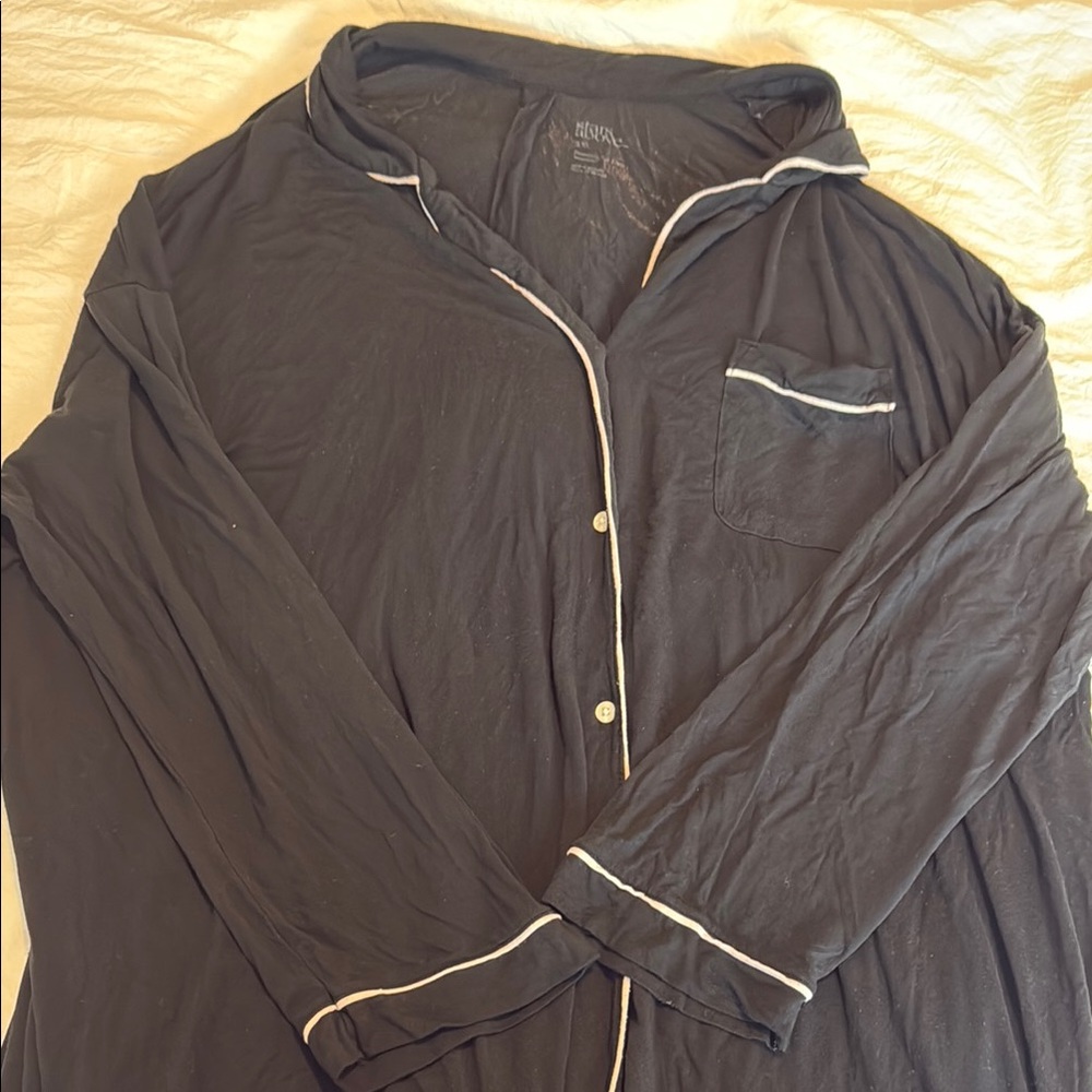 Stars Above Black and White Night Gown